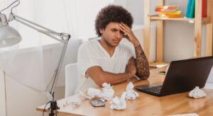 Cambio di stagione e stanchezza: perché ad aprile ti senti sempre scarico