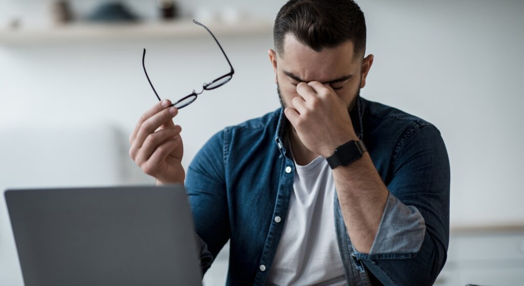Occhi secchi in ufficio: cosa fare