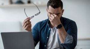 Occhi secchi in ufficio: cosa fare